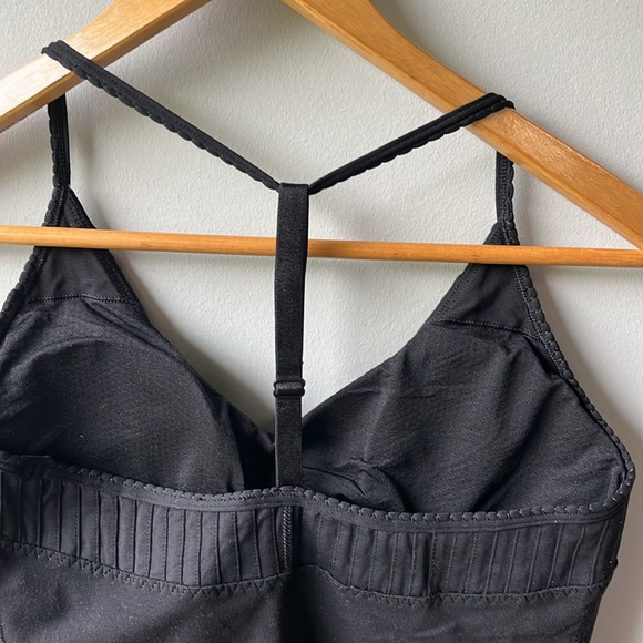 Lululemon black tank size 8 - Picture 4 of 6